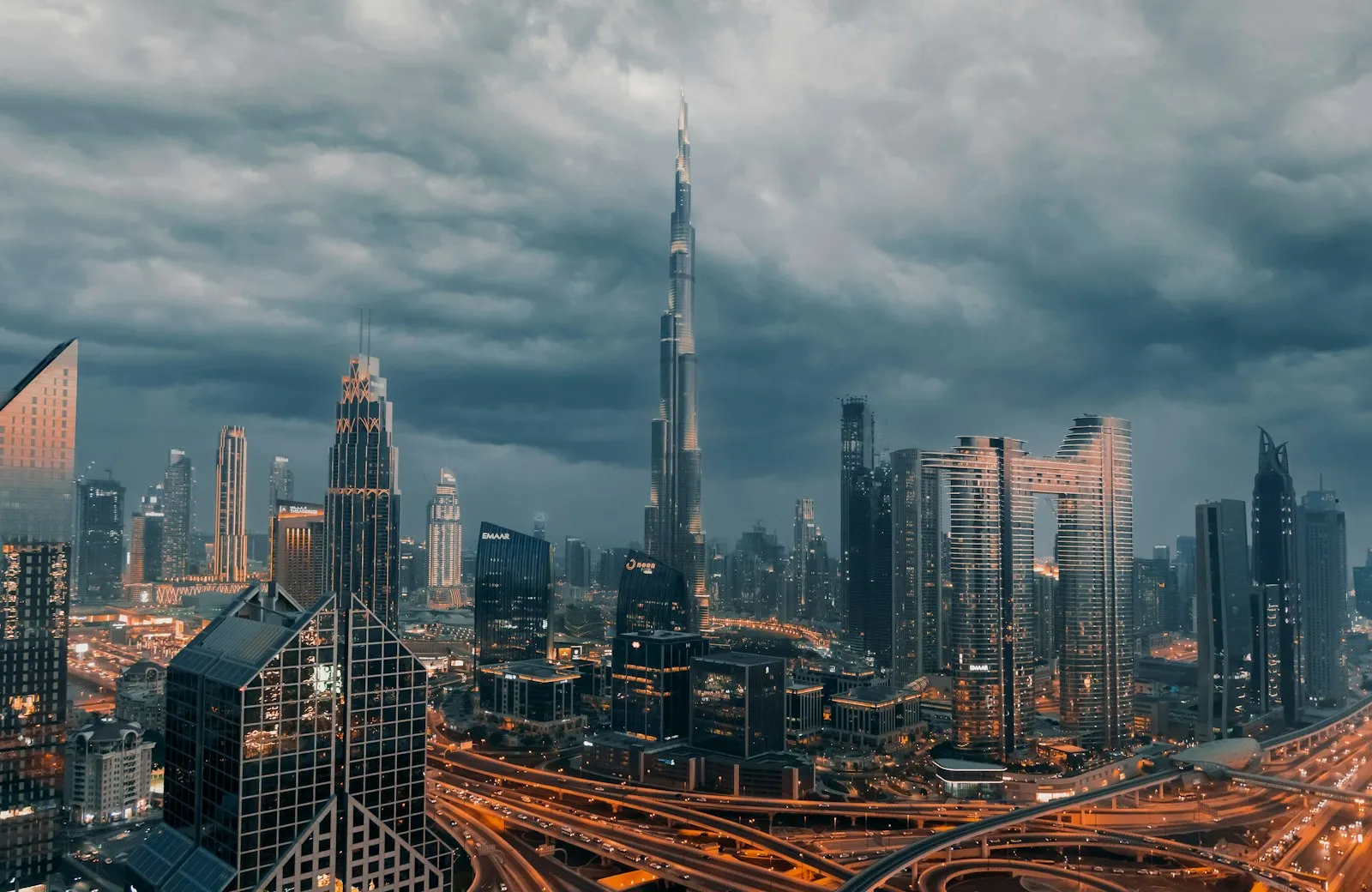 Dubai, Japão e outros